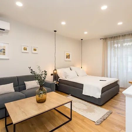 Newpremium Sinjorina, Historical Centre Apartment *