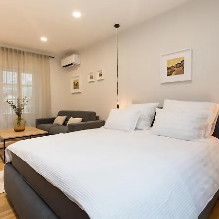 Newpremium Sinjorina, Historical Centre Apartment